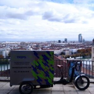 Cargo electric shipment bicycle delivery in Lyon