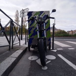 Vélo triporteur électrique cargo livraison Lyon